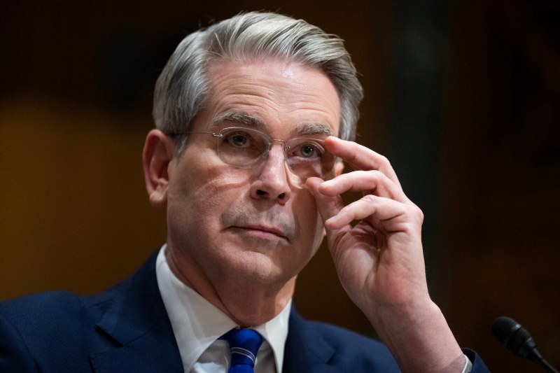 U.S. Treasuries Extend Gains Amid Signals of Regulatory Easing in Financial Markets